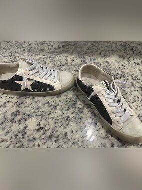 ShuShop Black Glitter Star Low-Top Sneakers with Cream Accents size 7.5